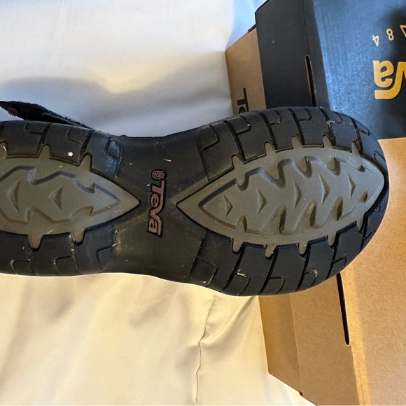 Teva Sandals size 7. - Picture 2 of 4